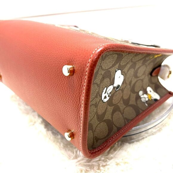 🔥NEW! Coach X Peanuts Dempsey Carryall in Canvas w/ Snoopy Msrp: $450.00 - Picture 10 of 11